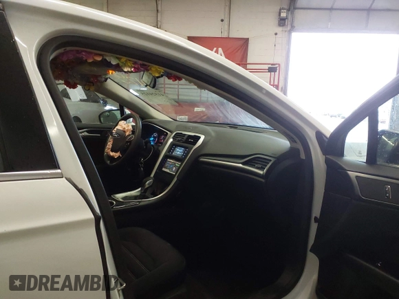 2013 Ford Fusion SE with VIN 3FA6P0H78DR268040, listed as a IAAI auction lot 41524125 with 172,712 mi miles. Bid and sale history available at carsss.com. Image 5.