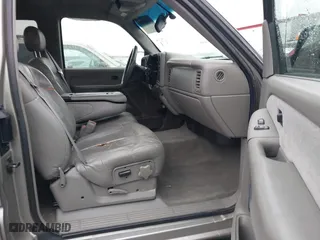 1999 Chevrolet Silverado 1500 LT with VIN 2GCEK19T1X1195916, listed as a IAAI auction lot 41740193 with 111,263 mi miles. Bid and sale history available at carsss.com. Image 5.
