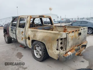 2013 Chevrolet Silverado 1500 LT with VIN 3GCPKSE71DG191455, listed as a IAAI auction lot 41839899 with 1 mi miles. Bid and sale history available at carsss.com. Image 3.