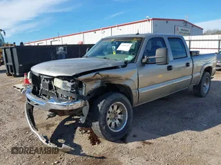 2003 GMC Sierra 1500HD SLE z VIN 1GTGK13U43F230834, wystawiony jako IAAI lot #41281221 z przebiegiem 213 362 mil mil oraz . Historia ofert i sprzedaży dostępna na DreamBid. Obrazek 2.