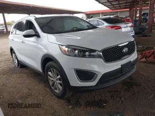 2016 Kia Sorento LX with VIN 5XYPG4A55GG067175, listed as a IAAI auction lot 41911698 with 196,005 mi miles. Bid and sale history available at carsss.com. Image 1.