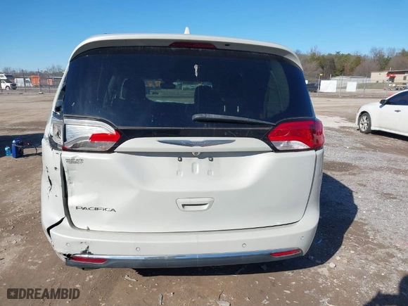 2017 Chrysler Pacifica Touring-L with VIN 2C4RC1BG2HR667880, listed as a IAAI auction lot 41541135 with 1 mi miles. Bid and sale history available at carsss.com. Image 15.