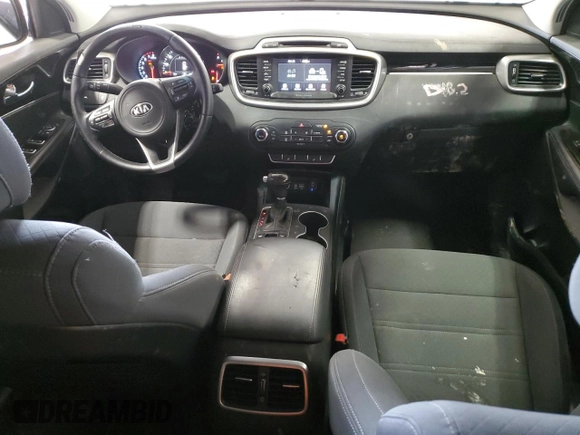 2017 Kia Sorento LX z VIN 5XYPG4A33HG218448, wystawiony jako Copart lot #54915605 z przebiegiem 102 932 mil mil oraz Czysty tytuł • Clean title. Historia ofert i sprzedaży dostępna na DreamBid. Obrazek 8.