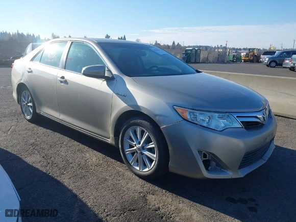 2014 Toyota Camry Hybrid LE with VIN 4T1BD1FK8EU097505, listed as a IAAI auction lot 38159878 with 379,573 mi miles. Bid and sale history available at carsss.com. Image 1.
