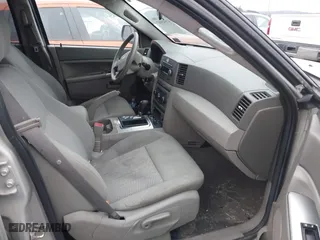2007 Jeep Grand Cherokee Laredo with VIN 1J8GR48K17C537088, listed as a IAAI auction lot 41845987 with 143,661 mi miles. Bid and sale history available at carsss.com. Image 5.