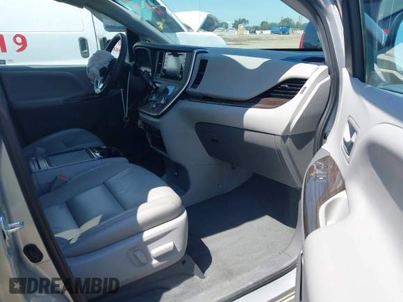 2020 Toyota Sienna XLE Auto Access Seat with VIN 5TDYZ3DC2LS060071, listed as a IAAI auction lot 39987444 with 67,404 mi miles. Bid and sale history available at carsss.com. Image 5.