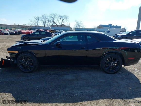 2021 Dodge Challenger SXT with VIN 2C3CDZGG1MH564898, listed as a IAAI auction lot 41672758 with NaN miles. Bid and sale history available at carsss.com. Image 14.