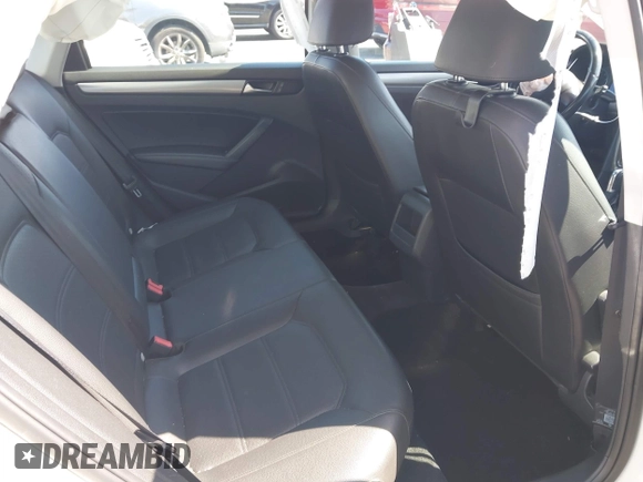 2014 Volkswagen Passat S z VIN 1VWAT7A37EC059126, wystawiony jako IAAI lot #42224824 z przebiegiem 81 455 mil mil oraz . Historia ofert i sprzedaży dostępna na DreamBid. Obrazek 8.