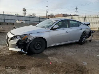 2019 Nissan Altima 2.5 S with VIN 1N4BL4BW3KC197617, listed as a Copart auction lot 84879664 with 113,771 mi miles and Salvage Title. Bid and sale history available at carsss.com. Image 1.