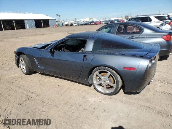 2009 Chevrolet Corvette 3LT z VIN 1G1YY26W195113502, wystawiony jako Copart lot #77655904 z przebiegiem 106 534 mil mil oraz Czysty tytuł • Clean title. Historia ofert i sprzedaży dostępna na DreamBid. Obrazek 2.