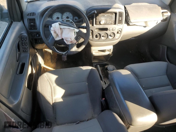 2004 Ford Escape XLS with VIN 1FMYU92124KA89643, listed as a Copart auction lot 84162924 with 177,930 mi miles and Clean Title. Bid and sale history available at DreamBid. Image 8.