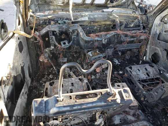 2014 Chevrolet Silverado 3500HD LTZ z VIN 1GC4K1C85EF117886, wystawiony jako Copart lot #50404755 z przebiegiem Nie podano mil oraz Nie do naprawy • Non repairable. Historia ofert i sprzedaży dostępna na DreamBid. Obrazek 8.