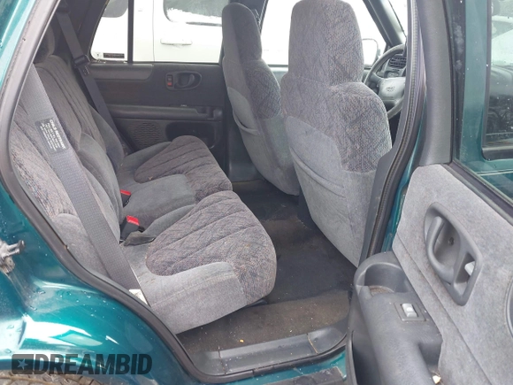 1998 GMC Jimmy SL with VIN 1GKCS13W4W2562613, listed as a IAAI auction lot 41610601 with 1 mi miles. Bid and sale history available at carsss.com. Image 8.