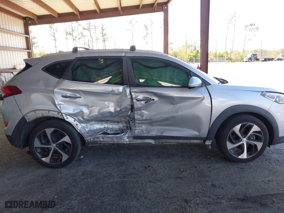 2017 Hyundai Tucson Value with VIN KM8J33A27HU418441, listed as a IAAI auction lot 41812422 with 111,406 mi miles. Bid and sale history available at carsss.com. Image 13.