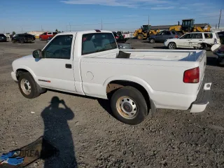 1999 GMC Sonoma with VIN 1GTDT14X2X8527880, listed as a Copart auction lot 75218964 with 231,812 mi miles and Salvage Title. Bid and sale history available at carsss.com. Image 2.