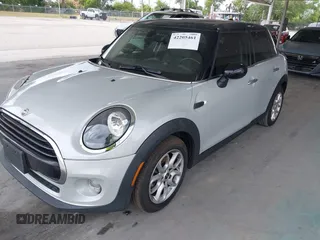 2019 MINI Hardtop 4 Door Cooper z VIN WMWXU1C59K2J02305, wystawiony jako IAAI lot #42205461 z przebiegiem 75 101 mil mil oraz . Historia ofert i sprzedaży dostępna na DreamBid. Obrazek 2.