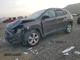 2020 Jeep Compass Latitude with VIN 3C4NJCBB4LT141325, listed as a Copart auction lot 43410945 with 52,691 mi miles and Salvage Title. Bid and sale history available at carsss.com. Image 1.