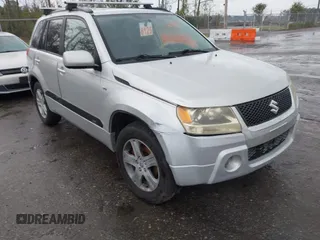 2006 Suzuki Grand Vitara Luxury z VIN JS3TE947964103091, wystawiony jako IAAI lot #41658953 z przebiegiem 221 696 mil mil oraz . Historia ofert i sprzedaży dostępna na DreamBid. Obrazek 1.