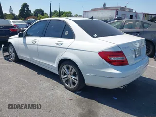 2013 Mercedes-Benz C 300 Sport с VIN WDDGF8AB0DG059869, выставлен на аукционе IAAI как лот 42404048 с пробегом 89 237 миль миль и . История ставок и продаж доступна на DreamBid. Изображение 3.
