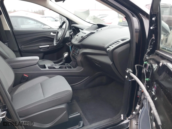 2018 Ford Escape SE with VIN 1FMCU0GD1JUB03329, listed as a IAAI auction lot 41040155 with 61,006 mi miles. Bid and sale history available at carsss.com. Image 5.
