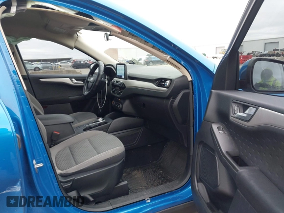 2020 Ford Escape SE with VIN 1FMCU9G62LUB18933, listed as a IAAI auction lot 41564797 with 68,187 mi miles. Bid and sale history available at carsss.com. Image 5.