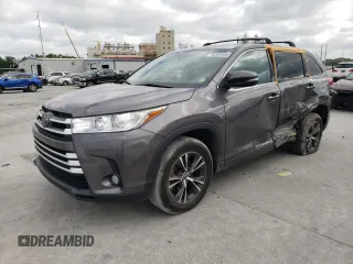 2018 Toyota Highlander LE z VIN 5TDZZRFH1JS241580, wystawiony jako Copart lot #56939565 z przebiegiem 107 228 mil mil oraz Szkoda całkowita • Salvage title. Historia ofert i sprzedaży dostępna na DreamBid. Obrazek 1.