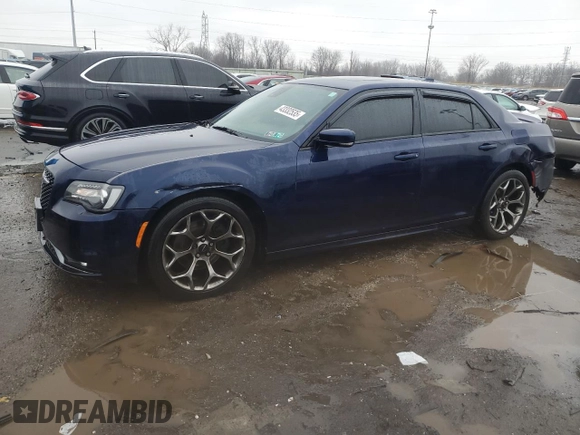 2015 Chrysler 300 S z VIN 2C3CCABT1FH842808, wystawiony jako Copart lot #43332535 z przebiegiem 132 167 mil mil oraz Czysty tytuł • Clean title. Historia ofert i sprzedaży dostępna na DreamBid. Obrazek 1.