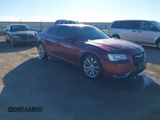 2017 Chrysler 300 Limited z VIN 2C3CCAAG8HH603747, wystawiony jako IAAI lot #41234262 z przebiegiem 96 751 mil mil oraz . Historia ofert i sprzedaży dostępna na DreamBid. Obrazek 1.
