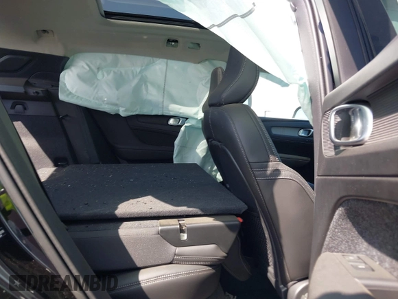 2025 Volvo XC40 Core Bright Theme with VIN YV4L12UJ1S2557593, listed as a IAAI auction lot 42013569 with 1,779 mi miles and . Bid and sale history available at DreamBid. Image 8.