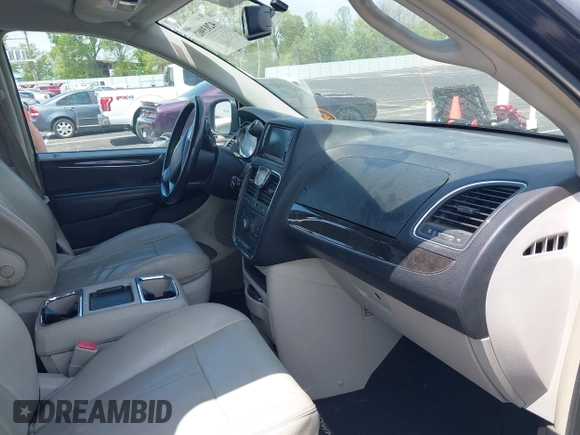 2013 Chrysler Town & Country Touring with VIN 2C4RC1BG8DR594671, listed as a IAAI auction lot 42039026 with 208,909 mi miles. Bid and sale history available at carsss.com. Image 5.