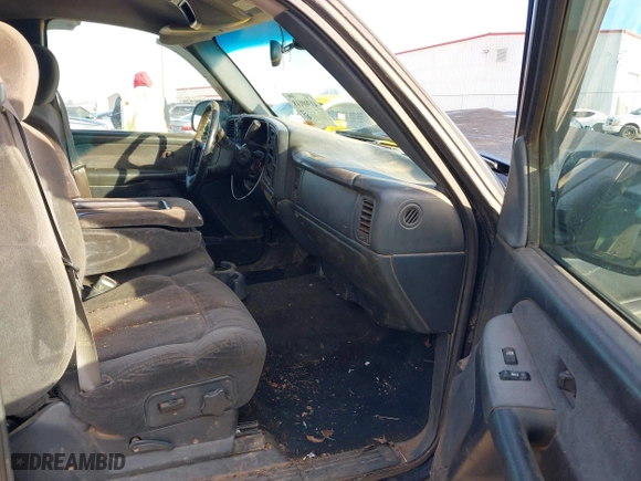2001 Chevrolet Silverado 1500 LS with VIN 1GCEK14T11Z103743, listed as a IAAI auction lot 41300118 with 1 mi miles. Bid and sale history available at carsss.com. Image 5.