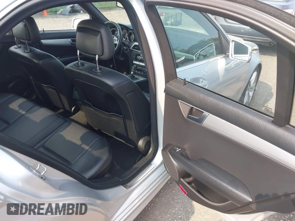 2013 Mercedes-Benz C 300 Sport с VIN WDDGF8AB5DR283434, выставлен на аукционе IAAI как лот 42375781 с пробегом 87 364 миль миль и . История ставок и продаж доступна на DreamBid. Изображение 8.