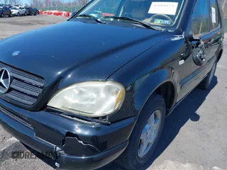 2000 Mercedes-Benz M-Class with VIN 4JGAB54E5YA165724, listed as a IAAI auction lot 42001654 with 138,997 mi miles. Bid and sale history available at carsss.com. Image 6.