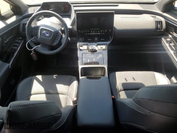 2023 Subaru Solterra Limited z VIN JTMABABA1PA024533, wystawiony jako Copart lot #54735625 z przebiegiem 7604 mil mil oraz Szkody całkowita. Historia ofert i sprzedaży dostępna na DreamBid. Obrazek 8.