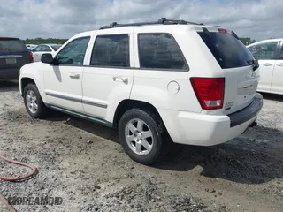 2010 Jeep Grand Cherokee Laredo with VIN 1J4PR4GK0AC151711, listed as a IAAI auction lot 41940295 with 185,684 mi miles. Bid and sale history available at carsss.com. Image 3.