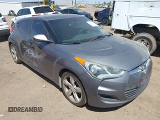 2015 Hyundai Veloster z VIN KMHTC6AD3FU237037, wystawiony jako IAAI lot #42482938 z przebiegiem 123 773 mil mil oraz . Historia ofert i sprzedaży dostępna na DreamBid. Obrazek 1.