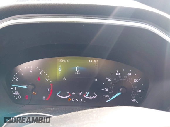 2021 Ford Escape SE z VIN 1FMCU9G67MUA39792, wystawiony jako IAAI lot #42091121 z przebiegiem 135 920 mil mil oraz . Historia ofert i sprzedaży dostępna na DreamBid. Obrazek 7.