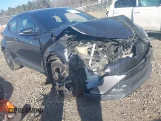2018 Toyota C-HR XLE z VIN NMTKHMBX6JR044116, wystawiony jako IAAI lot #41446974 z przebiegiem 67 346 mil mil oraz . Historia ofert i sprzedaży dostępna na DreamBid. Obrazek 1.