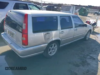 2000 Volvo V70 with VIN YV1LW61J1Y2706507, listed as a IAAI auction lot 41687213 with 241,470 mi miles. Bid and sale history available at carsss.com. Image 4.