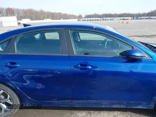 2020 Kia Forte LXS z VIN 3KPF24AD1LE244667, wystawiony jako IAAI lot #39083695 z przebiegiem 77 968 mil mil oraz . Historia ofert i sprzedaży dostępna na DreamBid. Obrazek 14.