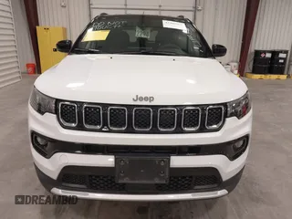 2023 Jeep Compass (RED) Edition z VIN 3C4NJDCN1PT569129, wystawiony jako IAAI lot #42407967 z przebiegiem 22 720 mil mil oraz . Historia ofert i sprzedaży dostępna na DreamBid. Obrazek 12.