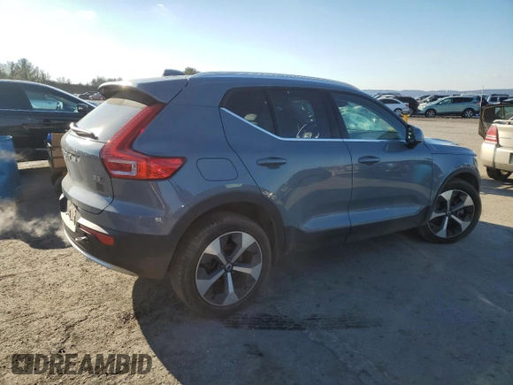 2023 Volvo XC40 Plus Bright Theme с VIN YV4L12UN8P2913418, выставлен на аукционе Copart как лот 88422125 с пробегом 27 447 миль миль и Списание • Salvage title. История ставок и продаж доступна на DreamBid. Изображение 3.