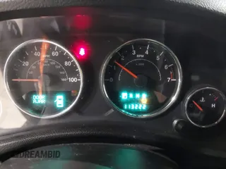 2014 Jeep Wrangler Unlimited Sahara with VIN 1C4BJWEG5EL164350, listed as a IAAI auction lot 42018586 with 113,222 mi miles. Bid and sale history available at carsss.com. Image 7.