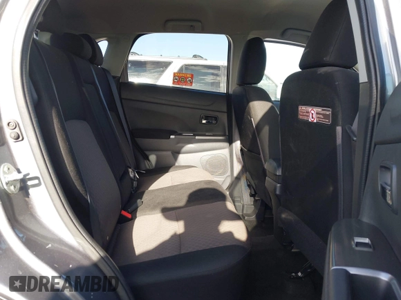 2018 Mitsubishi Outlander ES z VIN JA4AP3AU7JZ001723, wystawiony jako IAAI lot #41945205 z przebiegiem 112 570 mil mil oraz . Historia ofert i sprzedaży dostępna na DreamBid. Obrazek 8.