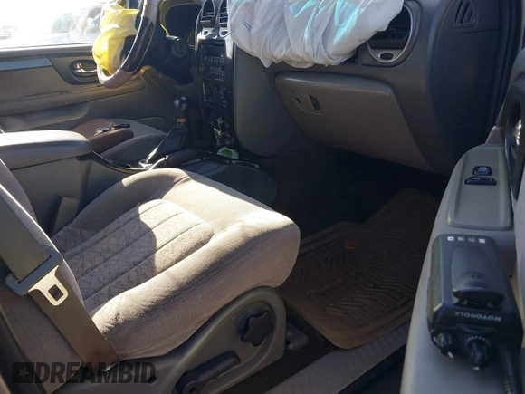 2003 GMC Envoy SLE with VIN 1GKDT13S732168534, listed as a IAAI auction lot 38049193 with 230,894 mi miles. Bid and sale history available at carsss.com. Image 5.
