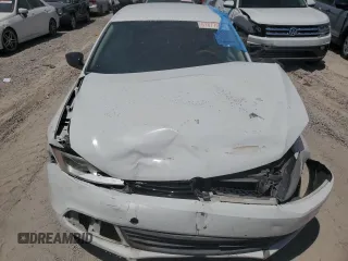 2014 Volkswagen Jetta S z VIN 3VW2K7AJ2EM413722, wystawiony jako Copart lot #61877505 z przebiegiem Nie podano mil oraz Szkoda całkowita • Salvage title. Historia ofert i sprzedaży dostępna na DreamBid. Obrazek 5.