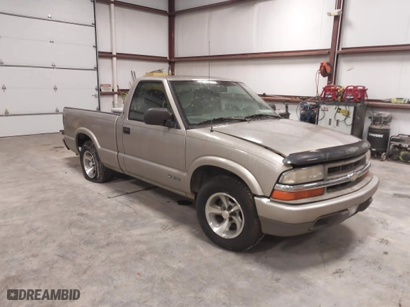 2000 Chevrolet S-10 LS with VIN 1GCCS1446YK192616, listed as a IAAI auction lot 41562966 with 289,447 mi miles. Bid and sale history available at carsss.com. Image 1.
