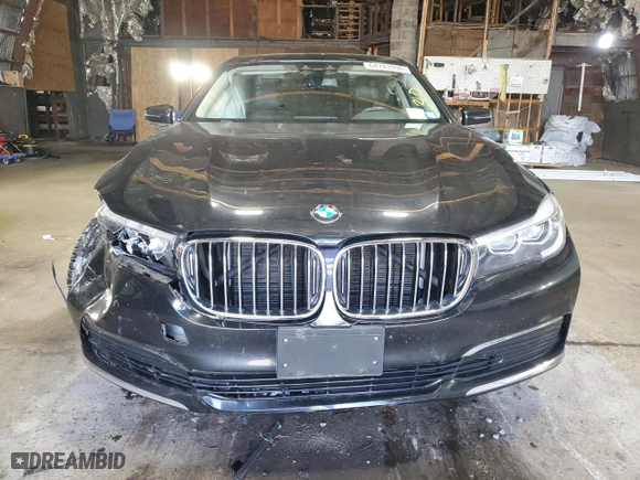 2019 BMW 7 Series 740i xDrive with VIN WBA7E4C50KGV28868, listed as a Copart auction lot 64743994 with 0 mi miles and Salvage Title. Bid and sale history available at carsss.com. Image 5.