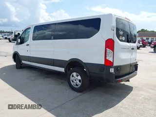 2020 Ford Transit Passenger XL z VIN 1FBAX2Y88LKA32505, wystawiony jako IAAI lot #42480103 z przebiegiem 80 204 mil mil oraz . Historia ofert i sprzedaży dostępna na DreamBid. Obrazek 3.