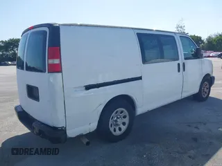 2012 Chevrolet Express Cargo z VIN 1GCSGAFX4C1176269, wystawiony jako IAAI lot #42236598 z przebiegiem 251 408 mil mil oraz . Historia ofert i sprzedaży dostępna na DreamBid. Obrazek 4.